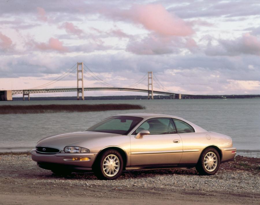  Buick Riviera (D07 GD2) 1995 года  (фото 2 из 23)
